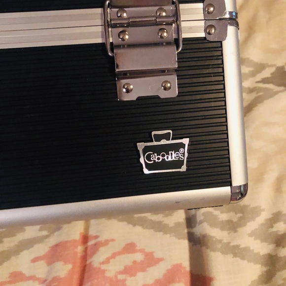 Makeup box/caboodle - Picture 3 of 3